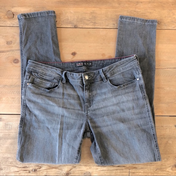 Zara Basic 1975 Gray Skinny Jeans
